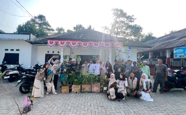 Kelompok 04 KKN Universitas Mathla’ul Anwar Gelar Sosialisasi Iklim dan Pembagian Bibit di Desa Koranji